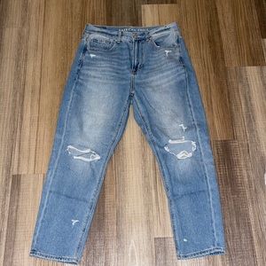 AE Stretch Ripped Curvy Mom Jeans (Size 4 X-Short)